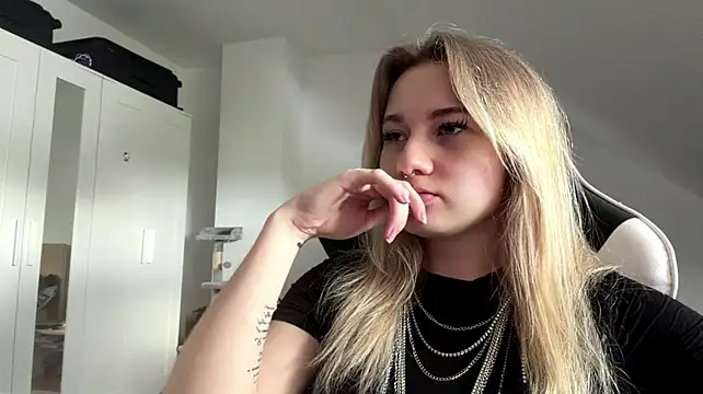 tutsicutie stripchat live cam model