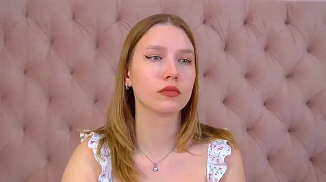 LiliLinn stripchat live cam model