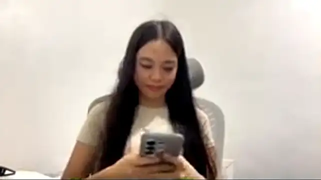 LoisKoski stripchat live cam model