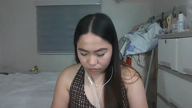 CandieHand stripchat live cam model