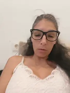 Sposini69 stripchat live cam model