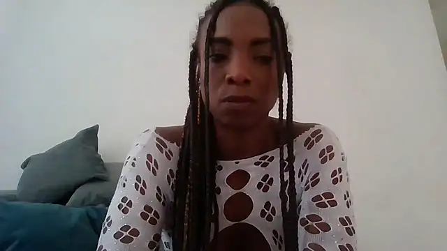 MilaMillss stripchat live cam model