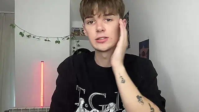 YourMilkyGuy stripchat live cam model