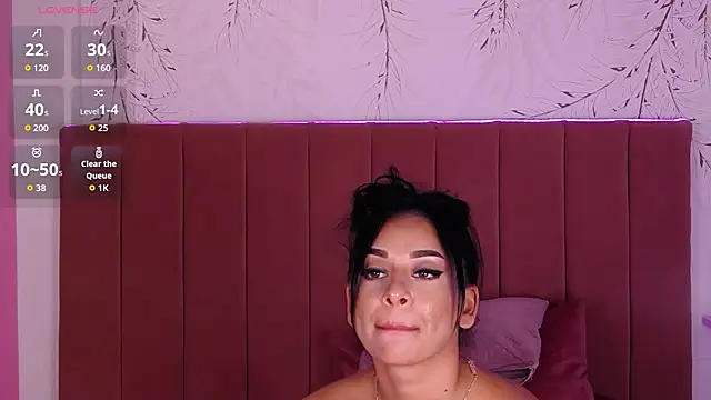 MadyLuxxx stripchat live cam model