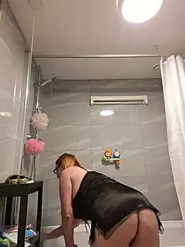 Naughtybutnicedaisy stripchat live cam model