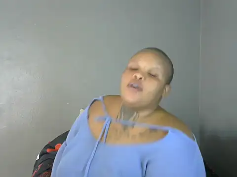 Taraj_thee_thick stripchat live cam model