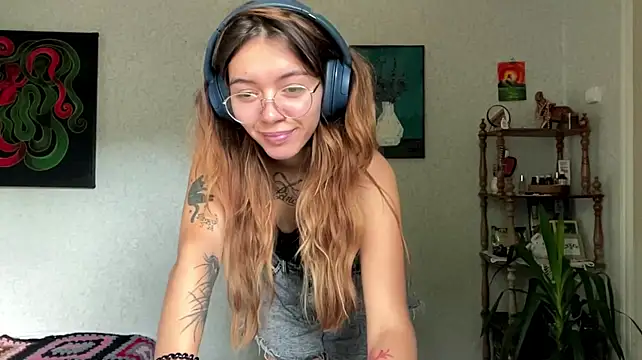 meowskyy stripchat live cam model