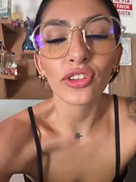 SOYNOOA stripchat live cam model
