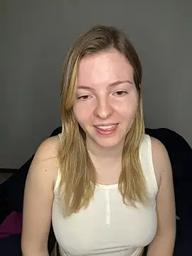 heyitskiara stripchat live cam model