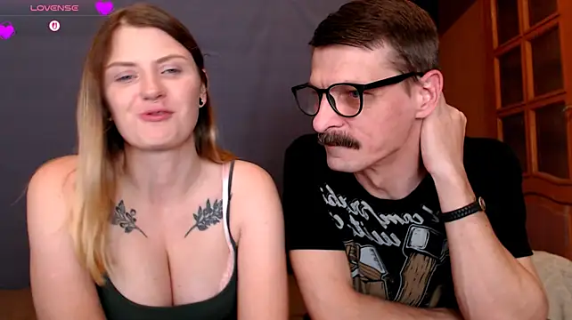 CozyCurves stripchat live cam model