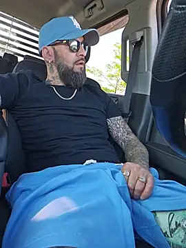 Beardedtattood stripchat live cam model