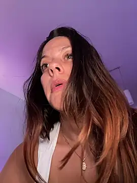 bellafreakyfun stripchat live cam model