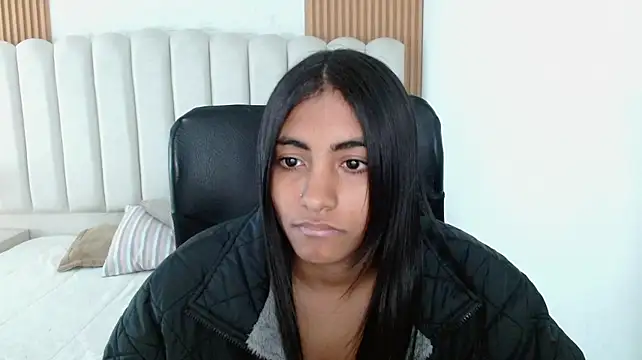 shaneelle stripchat live cam model