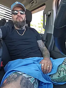 Beardedtattood stripchat live cam model