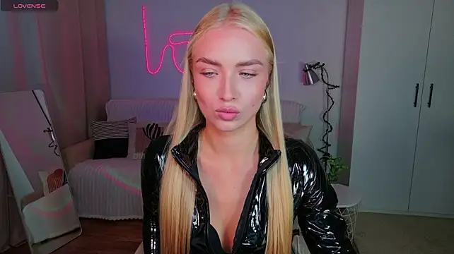TessaGrays stripchat live cam model