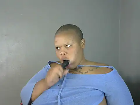 Taraj_thee_thick stripchat live cam model