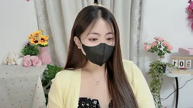 MIJ-Uwuu stripchat live cam model
