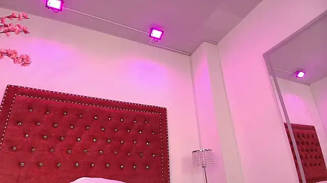 Daphne_glas stripchat live cam model