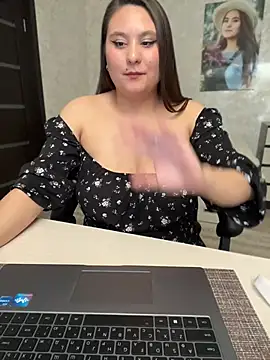 AgathaMyers stripchat live cam model