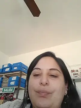 morochacurvyyy stripchat live cam model