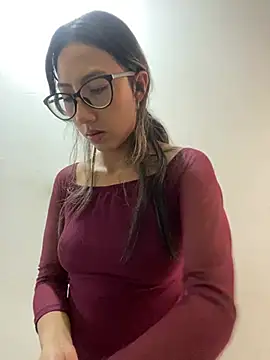 StefanyLuxe_18 stripchat live cam model
