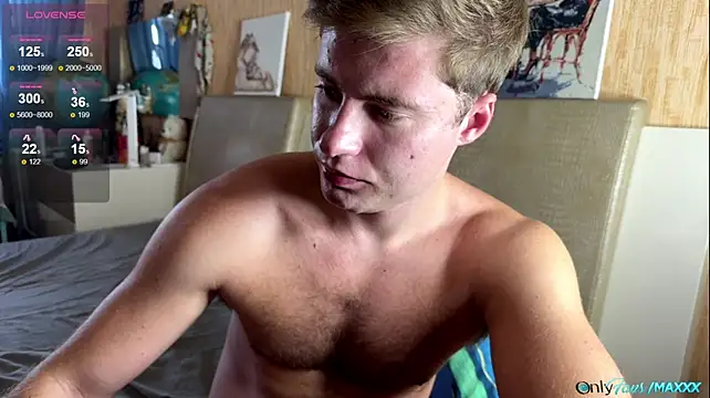 Maxhornyblondieman stripchat live cam model