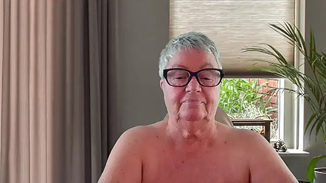Mystery-Grandmother stripchat live cam model