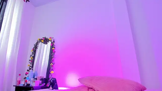 RoseCassie stripchat live cam model