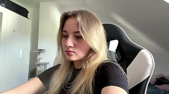 tutsicutie stripchat live cam model