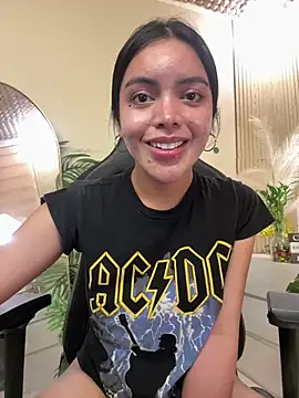 TS-SimplyTheBest stripchat live cam model