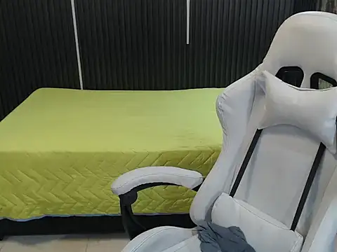 naomis_36 stripchat live cam model