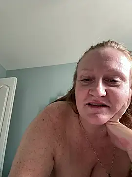 Kellilyn10 stripchat live cam model