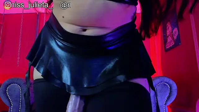 Julieta_Russell stripchat live cam model