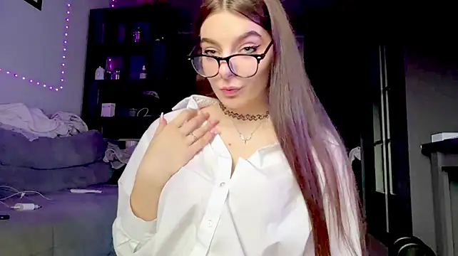 SimoneEbesu stripchat live cam model