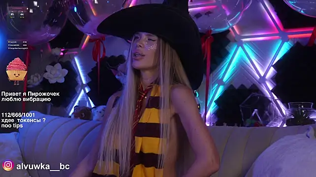 Alvuwkaa stripchat live cam model