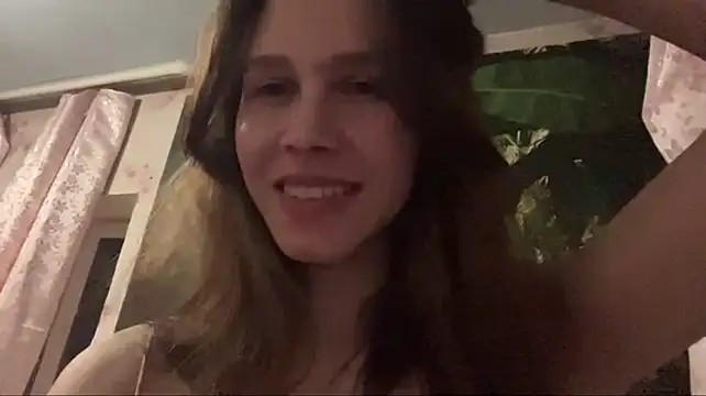 EllynDincher stripchat live cam model