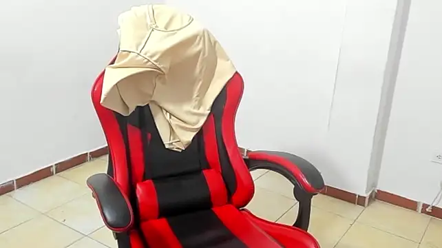 adam_2324 stripchat live cam model