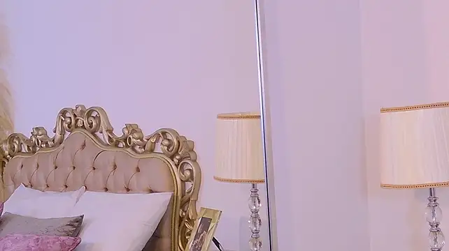 AlanaRinaldi stripchat live cam model