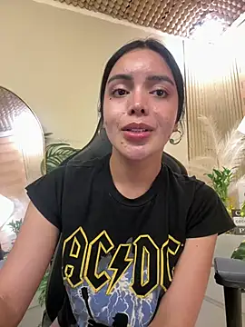 TS-SimplyTheBest stripchat live cam model