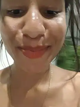 YaraEstelle stripchat live cam model