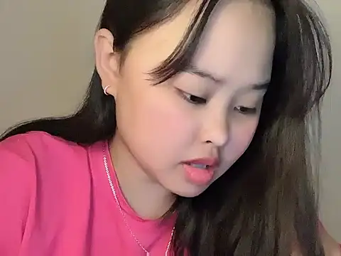 Nhungnhung88 stripchat live cam model