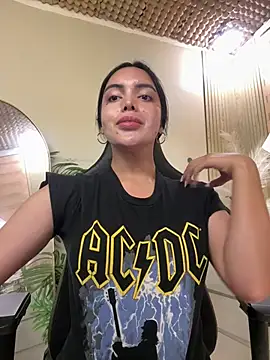 TS-SimplyTheBest stripchat live cam model