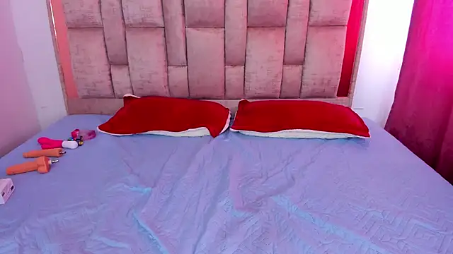 HotSummer8 stripchat live cam model