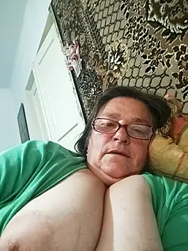 MilaCold5443 stripchat live cam model