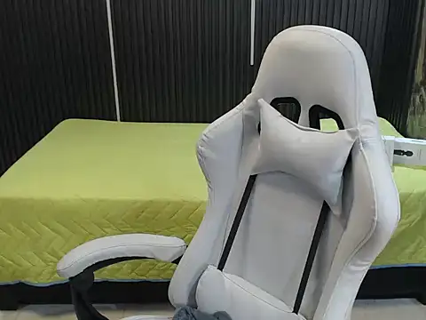 naomis_36 stripchat live cam model