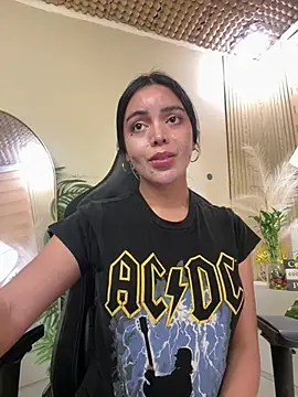 TS-SimplyTheBest stripchat live cam model