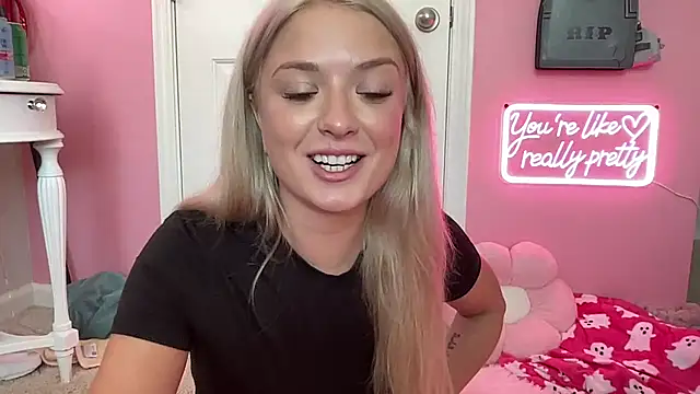 Honeyraebun stripchat live cam model