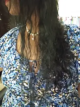 SRUTHI-8 stripchat live cam model