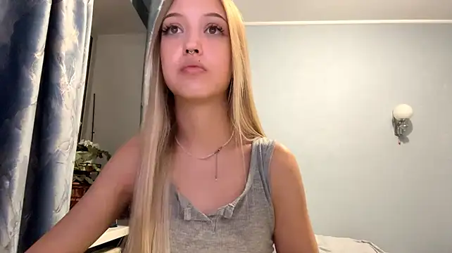 PilarShultz stripchat live cam model