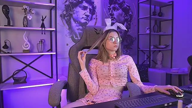 LunaWhispery stripchat live cam model